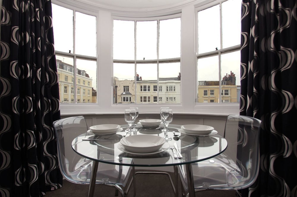 New Steine Apartment Sea View by Brighton Holiday Lets view 5