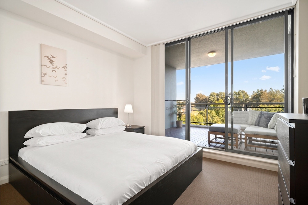 Bright 2-bed Apartment Near Wentworth Point Sights