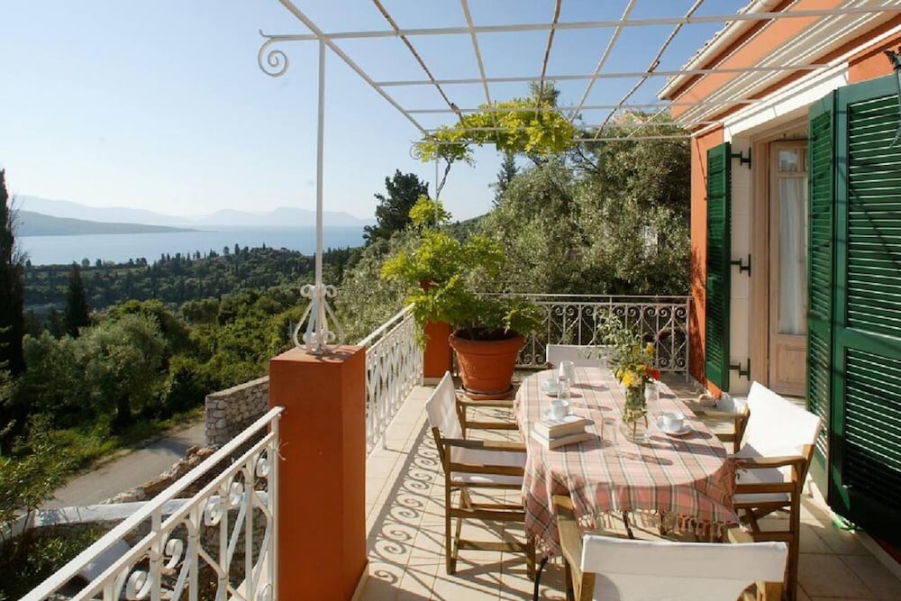 Villa Anthea Rossa - Collectionvillas view 5