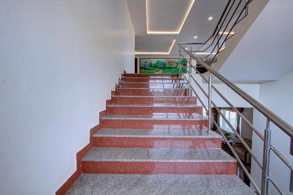 Hotel Ambika International Byndoor view 3