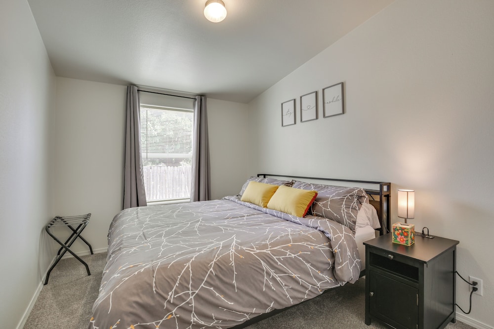 1 Mi to Main Street: Cozy Retreat in Portales