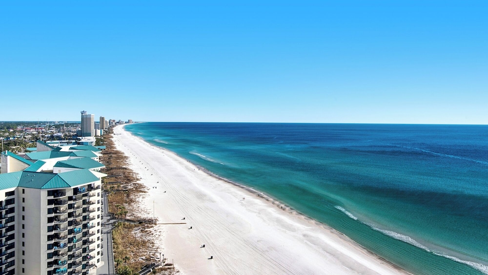 Beachfront Corner Unit w/ Wrap-around Balcony, Close to Attractions!