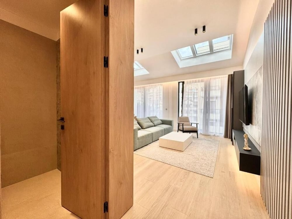 Onia Luxury Escape