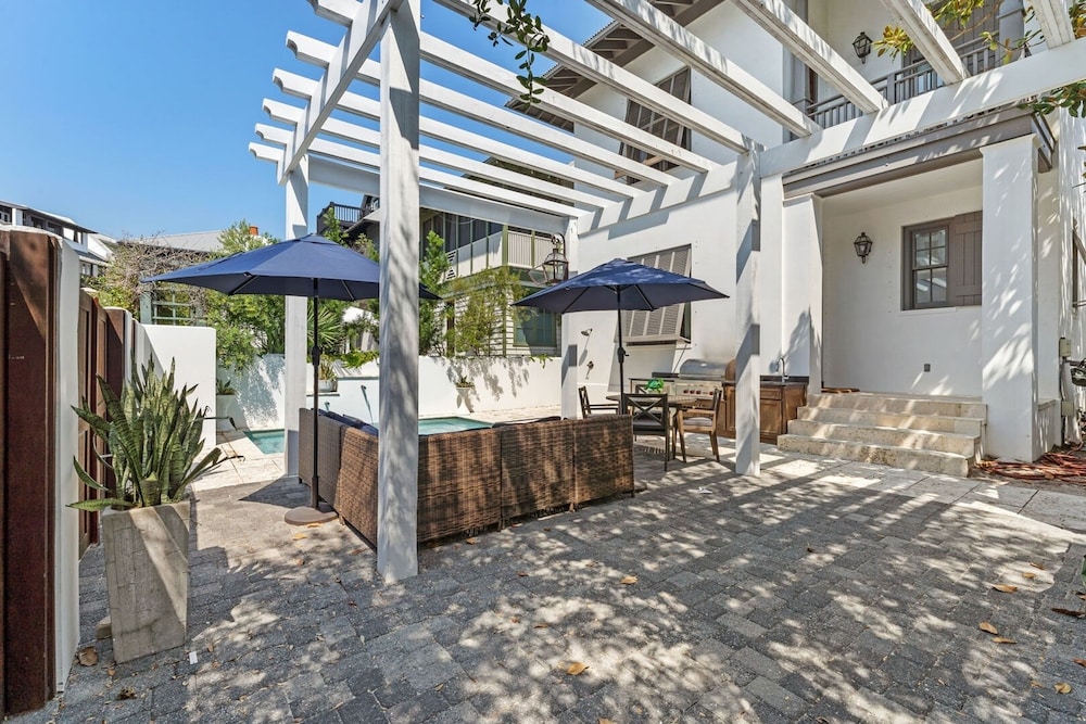 Rosemary Bluegrass by Avantstay LUX Downtown Rosemary Private Pool
