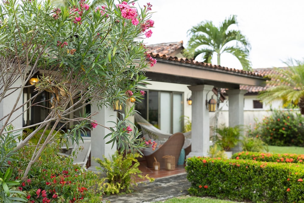 Casa Portales by Acomodo Buenaventura