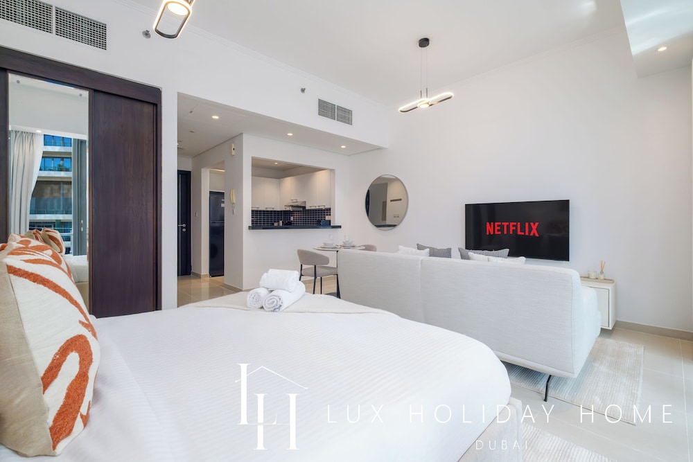 LUX The Silverene Marina View Studio 2