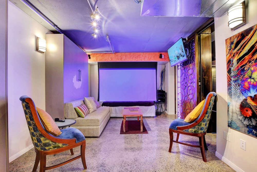 LVStripHouse Condos Sleeps up to 14