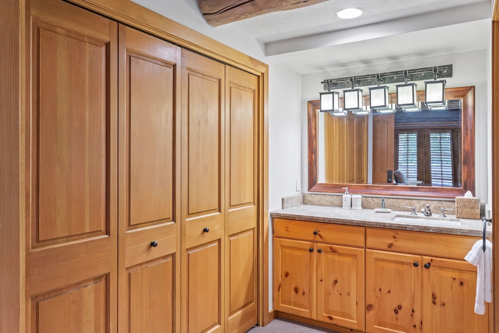 Pine Inn at Trail's End Lodge - Three Bedroom Residence with Spa #2 3 Condo