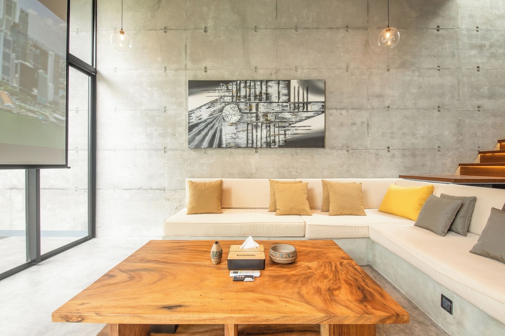 Modern 4 BR Villa Heart of Canggu 8mins to Beach