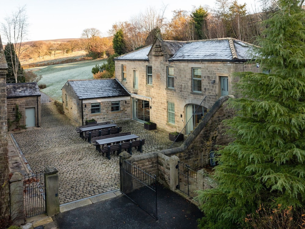 Moorlands Manor