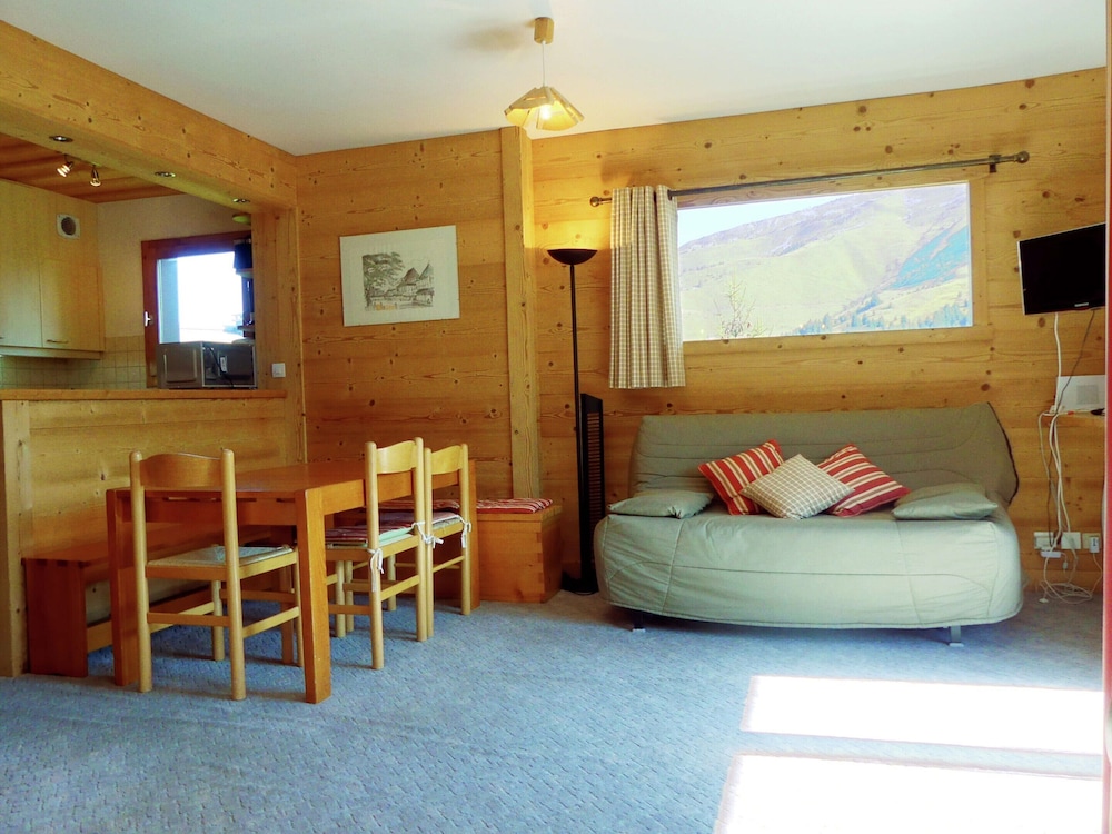 Majestic Apartment in Meribel-mottaret Close to Skiing