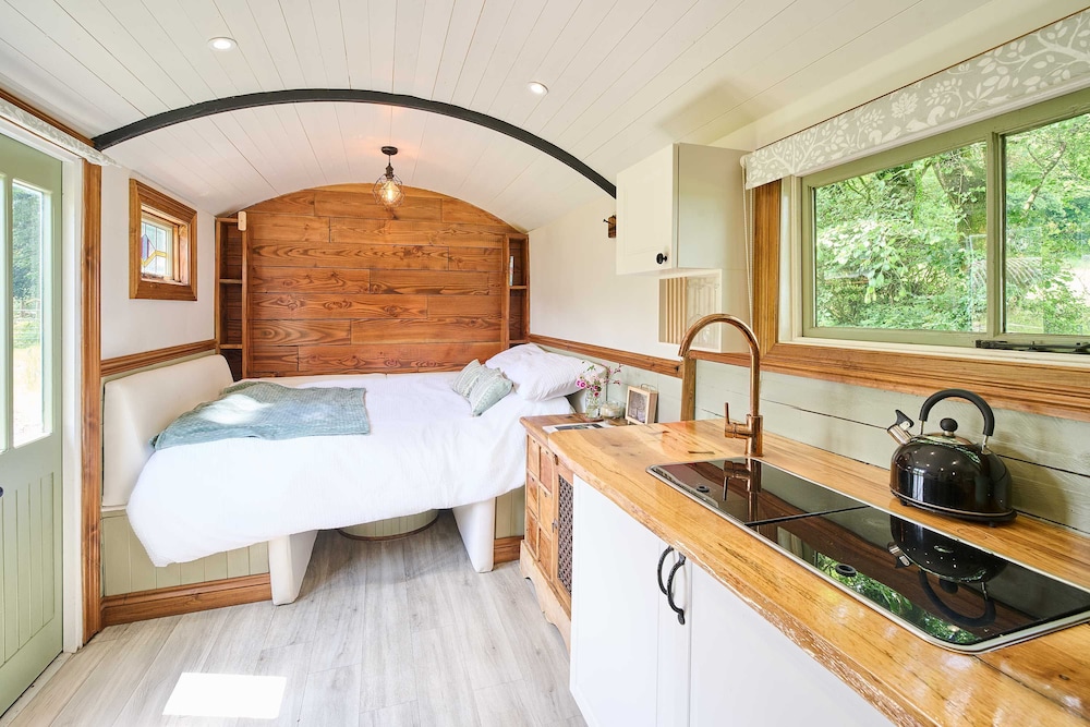 Host Stay Dipple Farm Shepherds Hut
