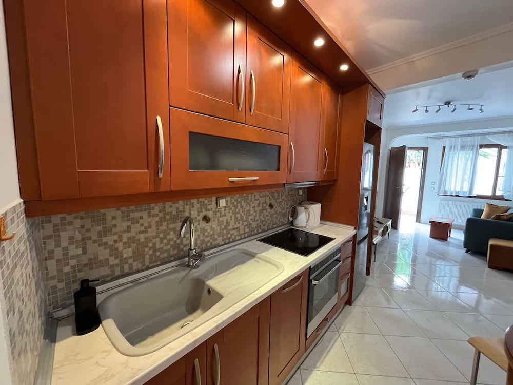 Cozy Apartment in Old Town Ano Polis