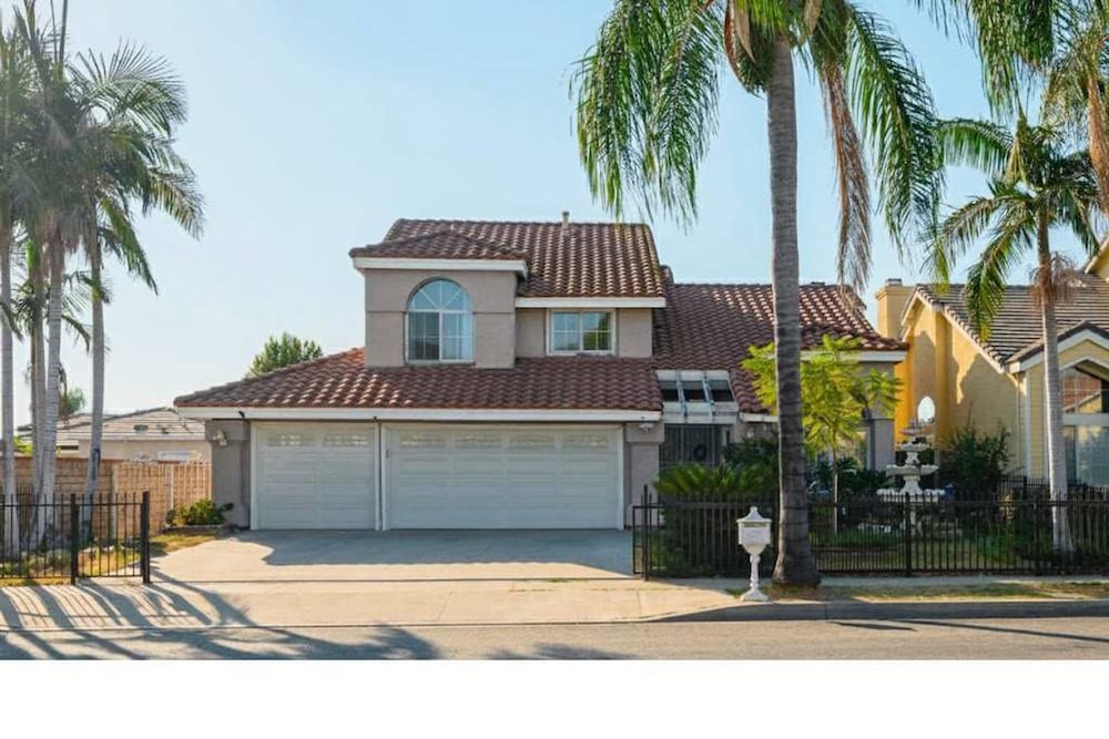 Bright Family Getaway w Garage Prime Socal Location