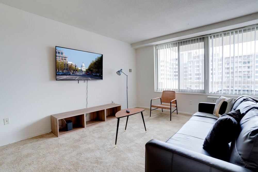 Prime Crystal City Apartments
