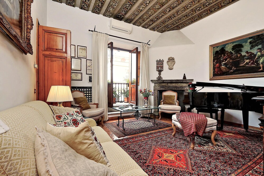 Palazzo Palermo Near the Roman Forum the Perfect Family Oasis in Rome