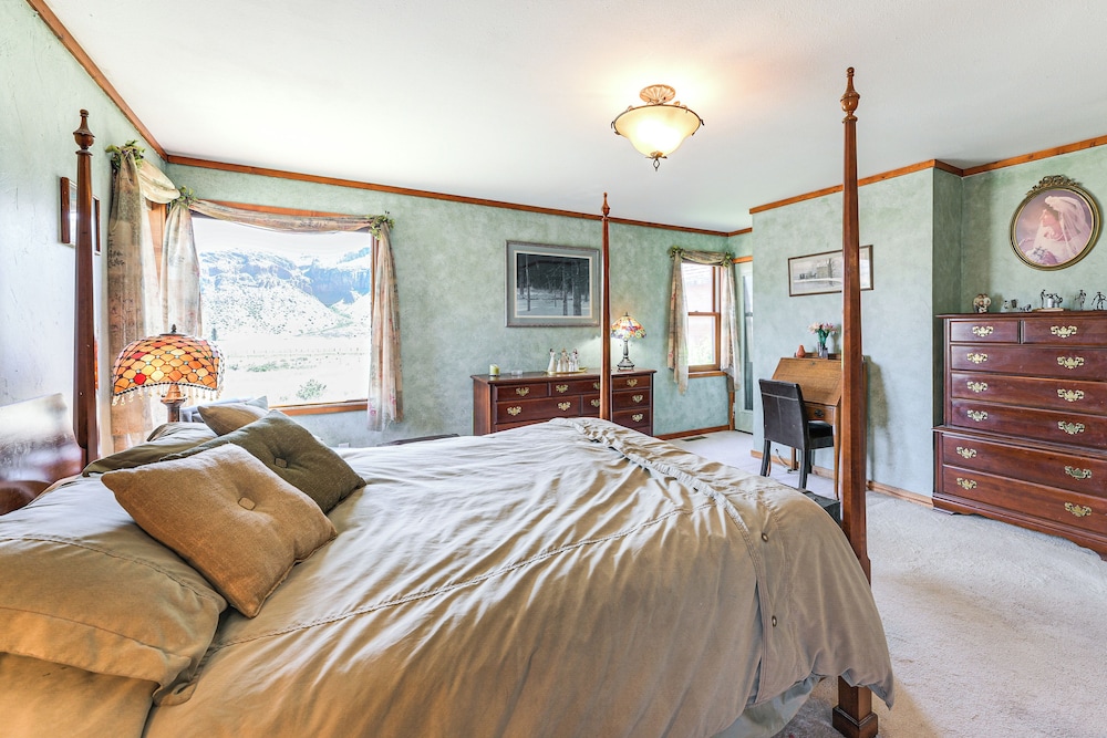 'wagon Wheel Hideaway' Near Fishing in Creede!