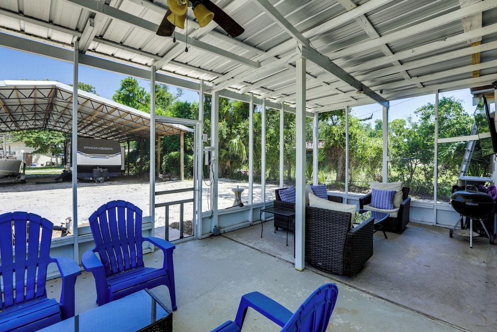 Walk to Pier & River: Dtwn Steinhatchee Escape!