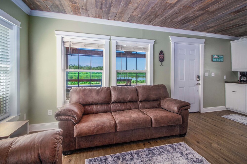 Private Dock: Des Allemands Cabin on the Bayou!