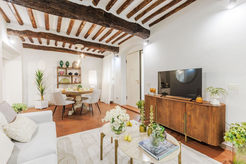 The Hidden Alley Apartment