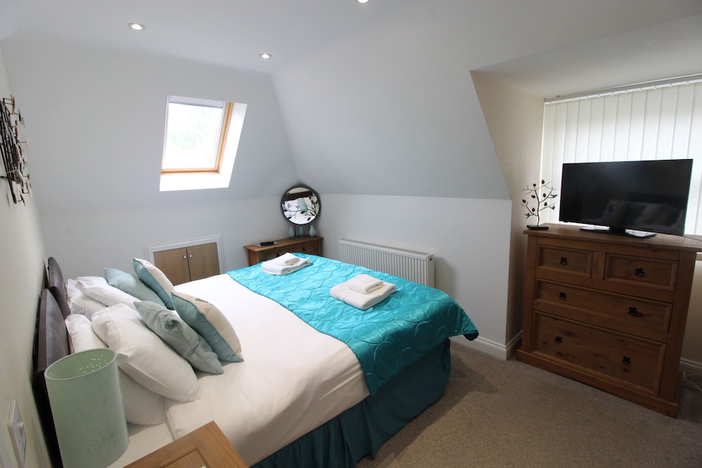 Westcliff House - 4 Bedrooms view 3