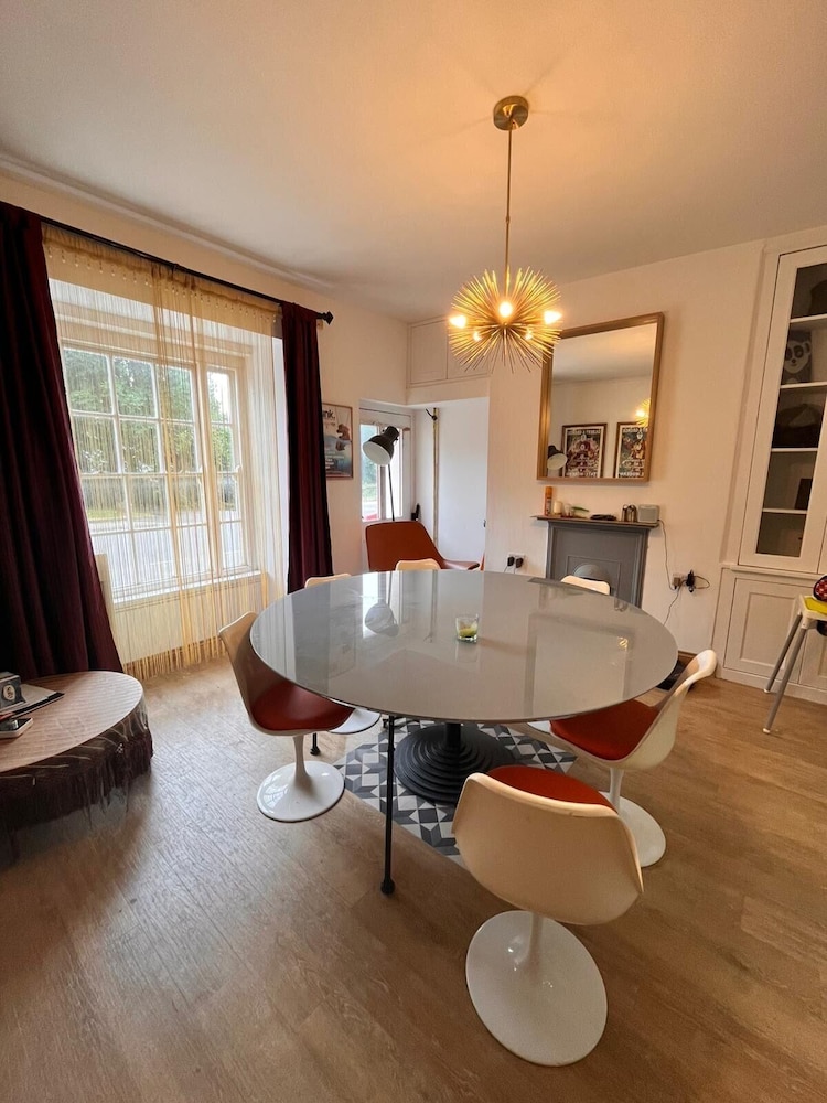 Spacious 6 Bedroom Retreat in Milford Haven