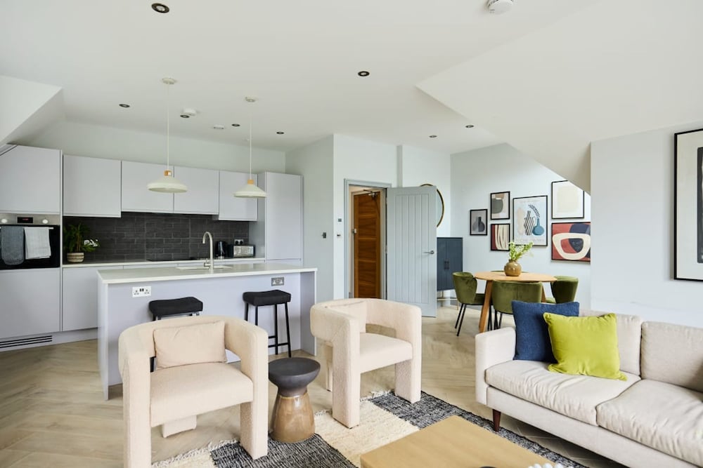 The Putney Sanctum - Beckoning 2bdr Flat With Balcony
