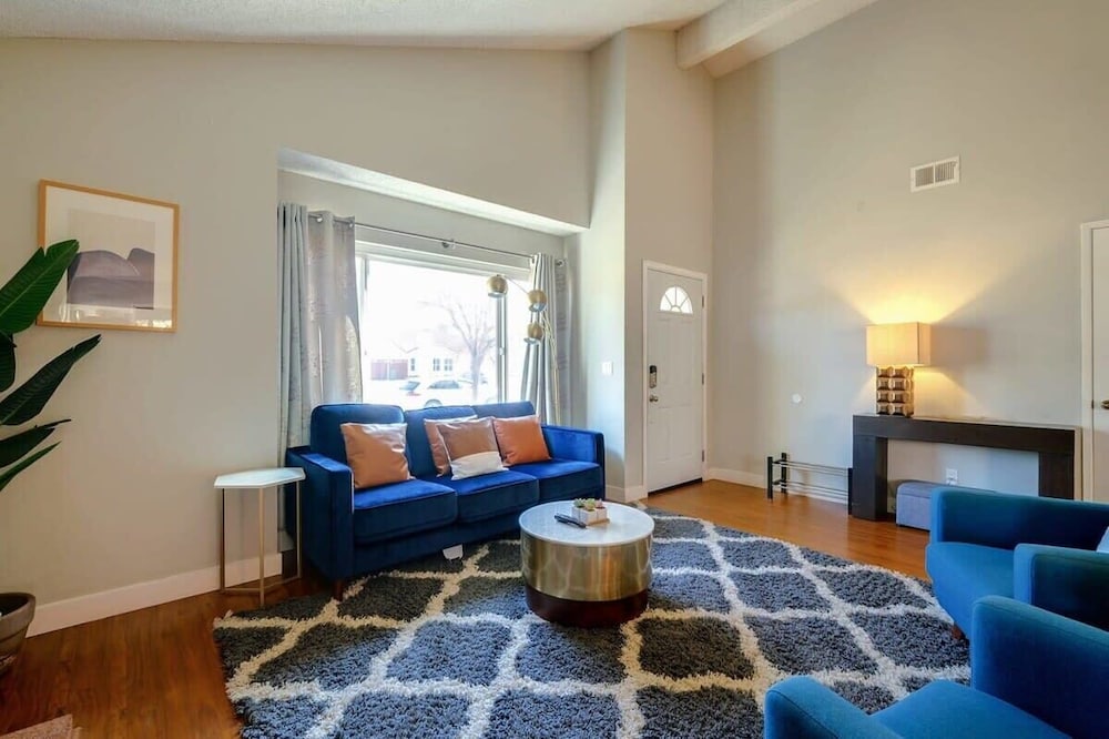 @ Marbella Lane - 4BR Home Away From Home Ldry