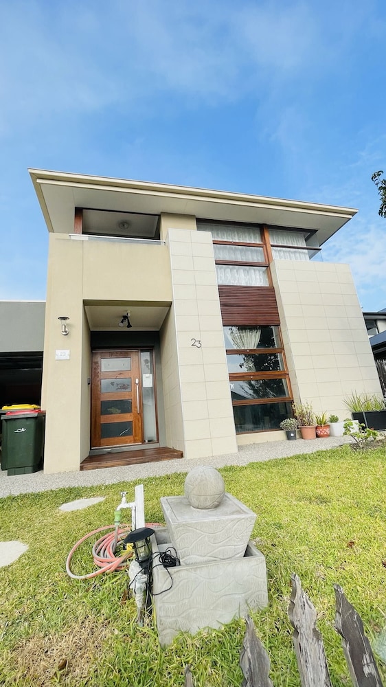 StayAU Contemporary Getaway Point Cook