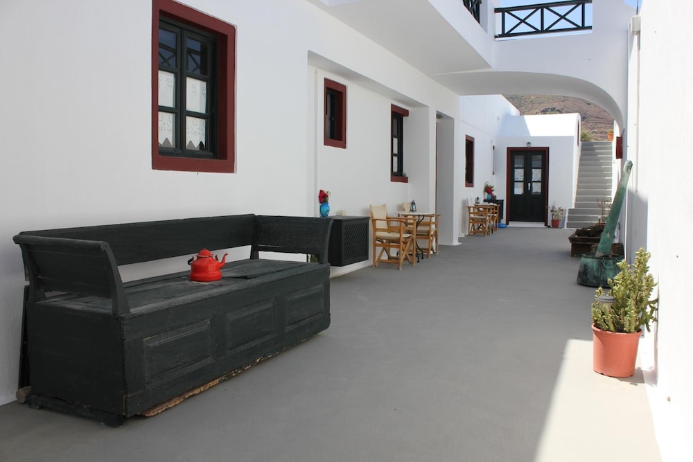 Vrachia Studios & Apartments