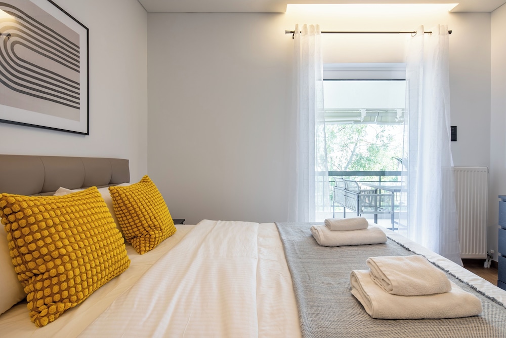 Bloom 2-Bedroom Apartment in Athens