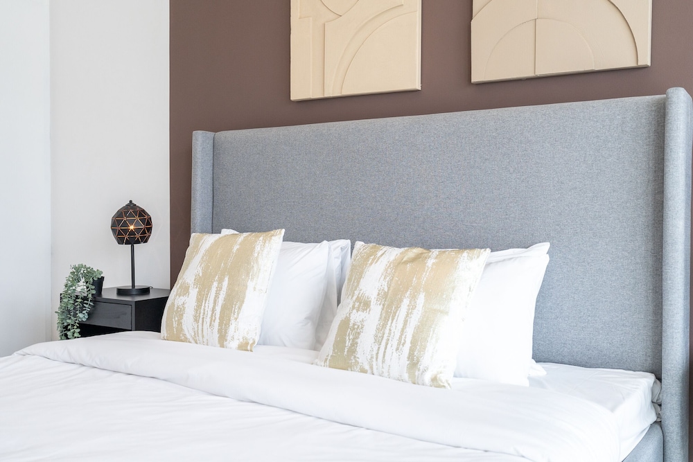 Dubai Marina - Stunning Huge 4 Bedroom Apts Near JBR - Gym - Pool - Parking by Sojo Stay