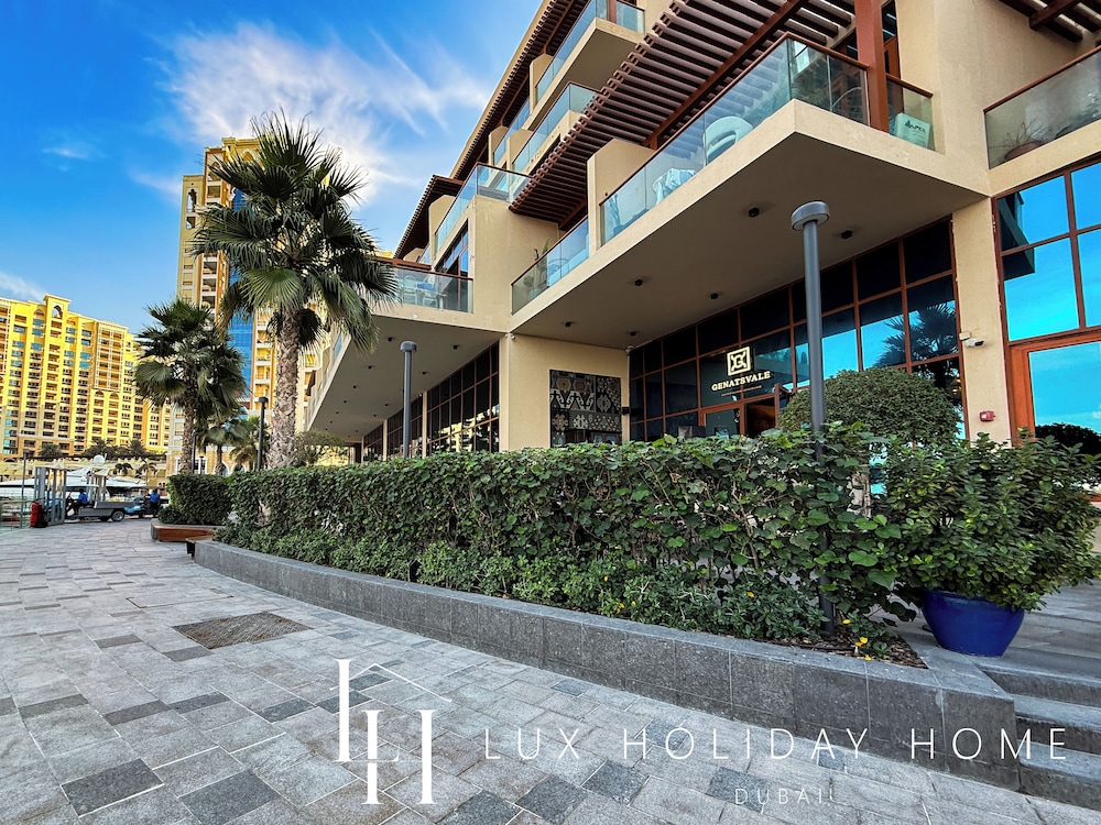 LUX The Palm View Studio