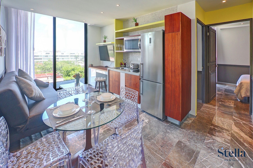 Condos with Oceanview Rooftop Pool