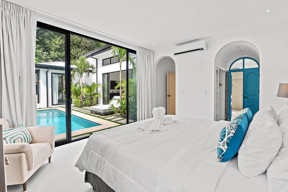 Modern Garden Villa with Private Pool, Outdoor Kitchen & Separate Casita Near Playa Potrero