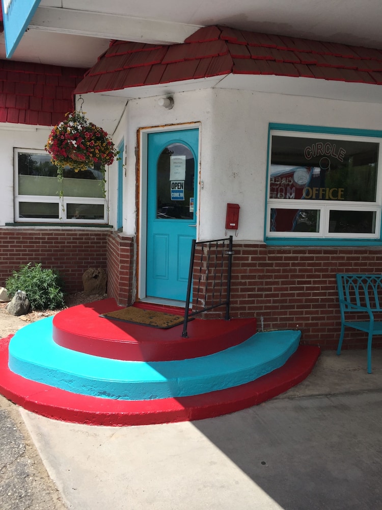 Circle R Motel
