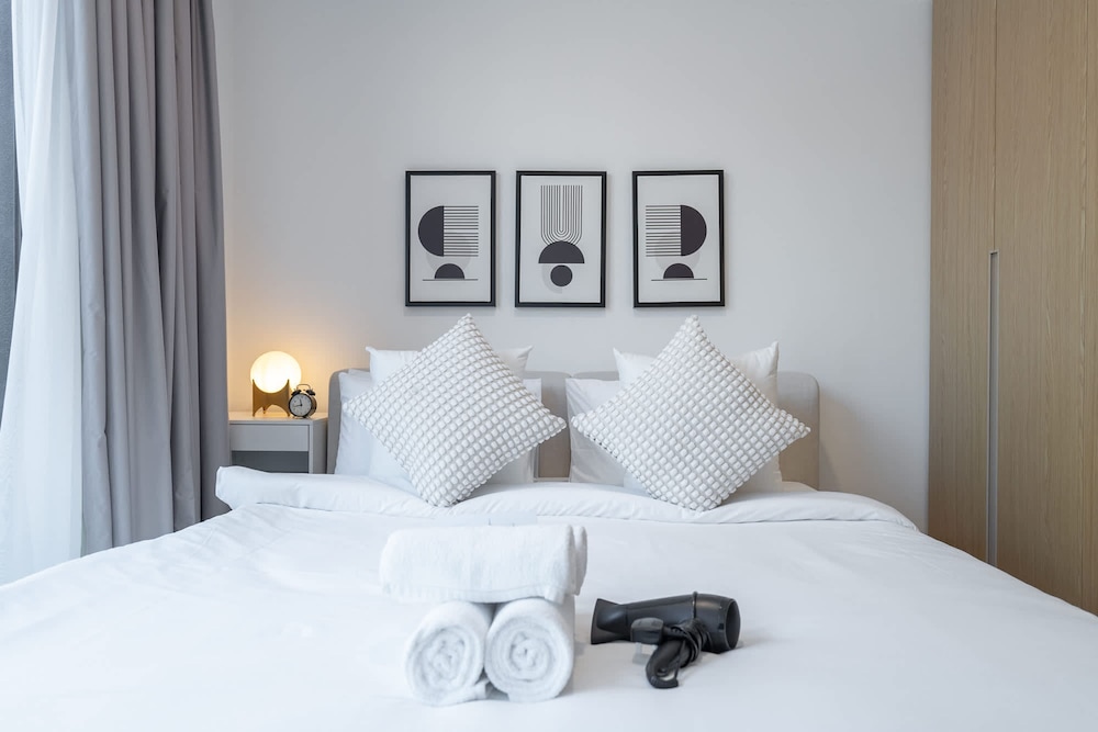 Stylish Minimalist 2-bedroom in Jumeirah Village Circle