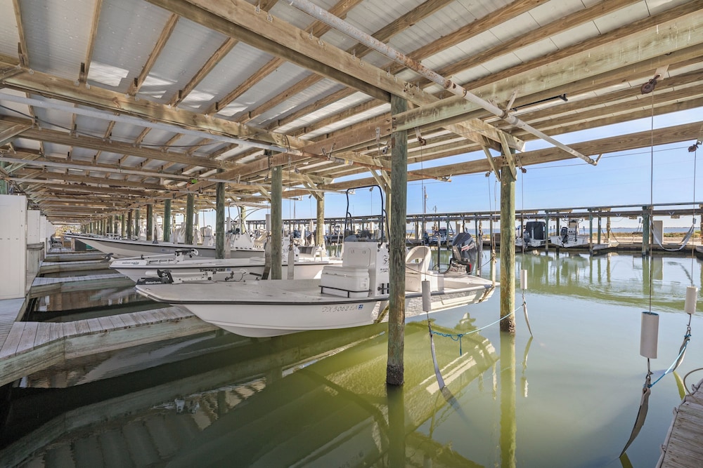Bluff's Landing Lodge