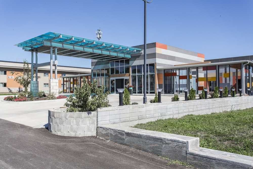 Hotel KC Inn - Image 1