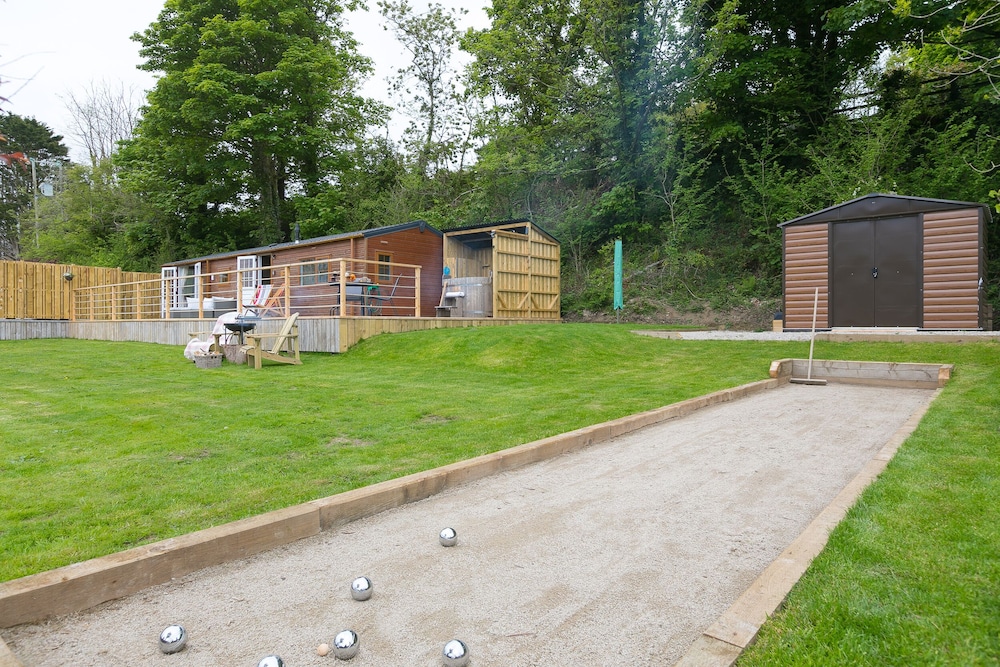 Lazy Lodge