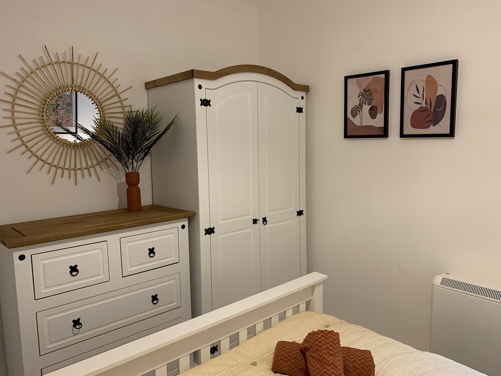 Stunning 3-bed Apartment in Ventnor view 5