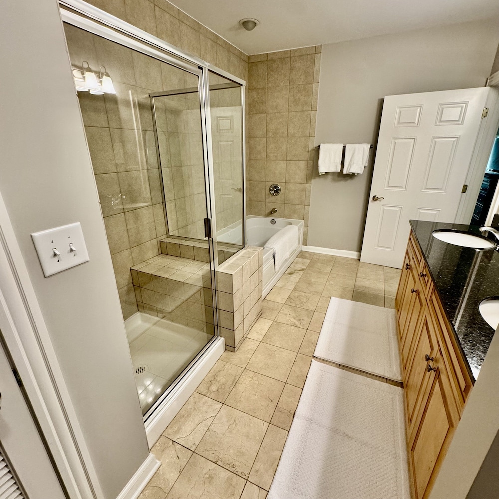 Oceanview Condo With Amenities, 703 Royale Palms 2 Bedroom Condo