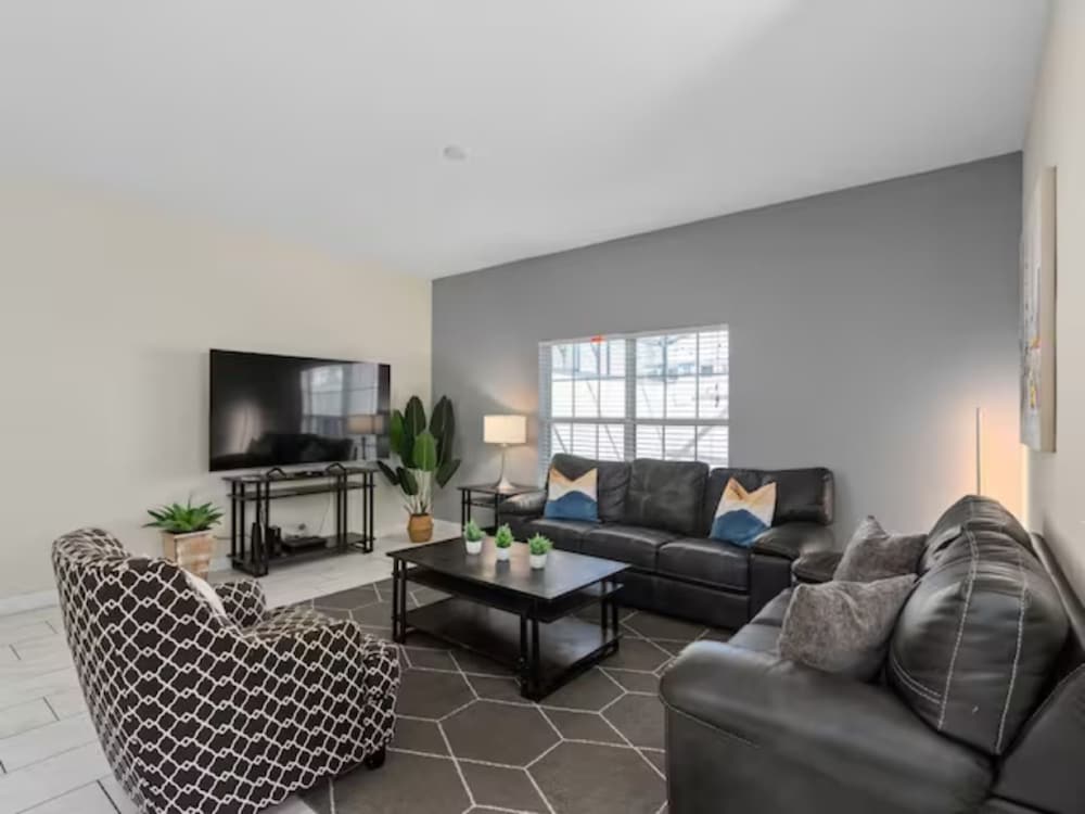 Free Amenities Spacious Home King Beds