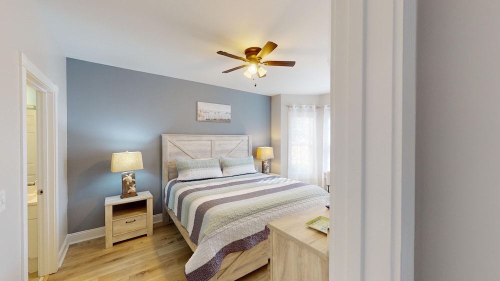 Magnolia Pointe Luster Leaf 4861-104 3 Bedroom Condo