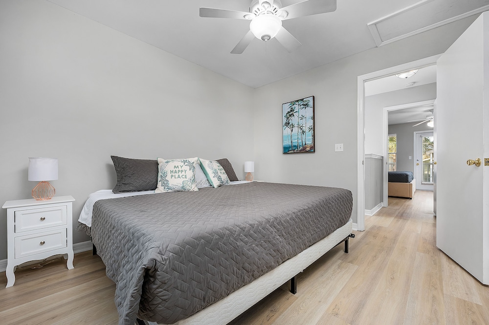 Cute Beach House Minutes from Beach view 3