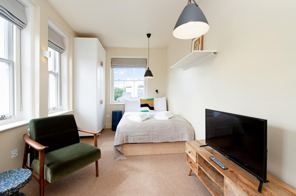 Stylish Studio in Popular Primrose Hill