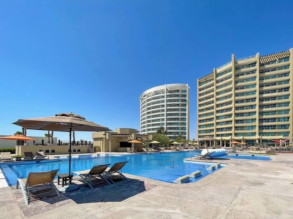 Quiet Beachfront Condo With Pools Private Beach