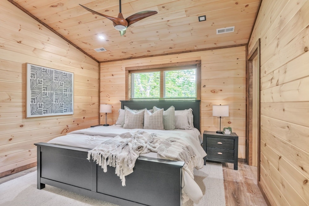 Er62 - Smoky Splash Getaway 3 Bedroom Cabin