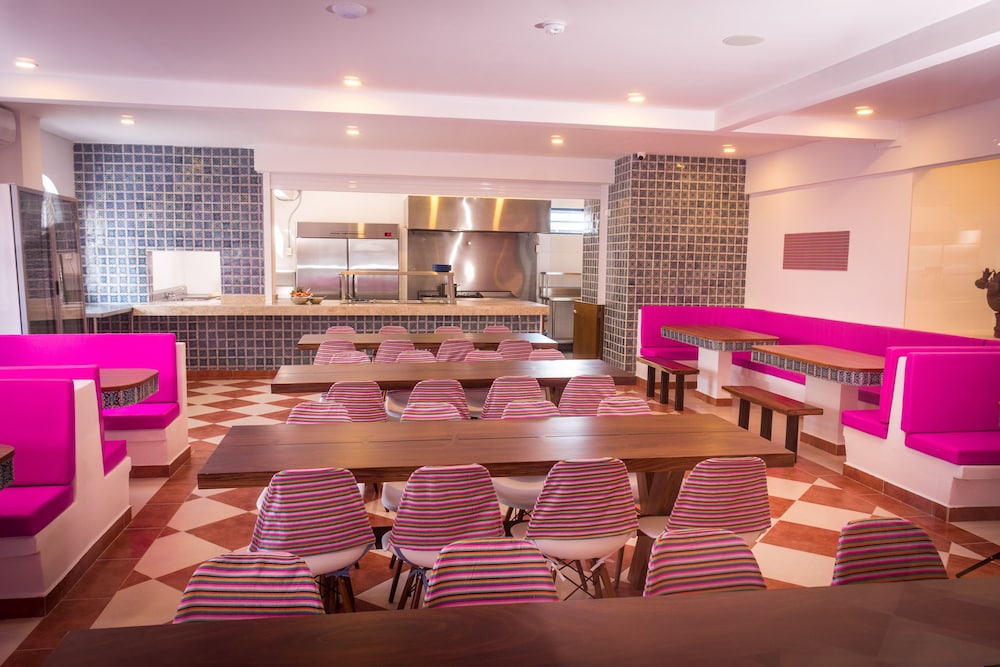 Nomads Party Hotel & Hostel
