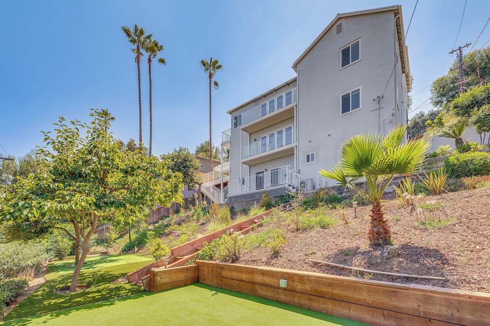 2 Mi to Rose Bowl Stadium: Mtn-view Gem w/ Patio